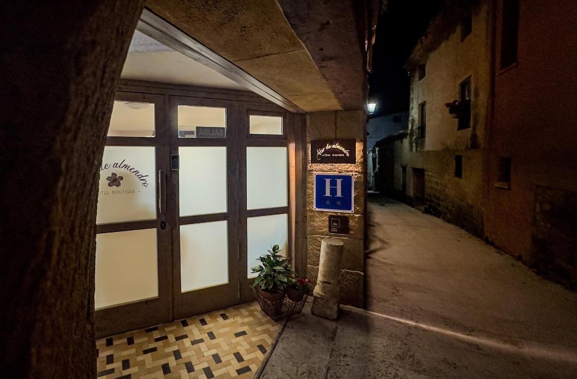 Hotel Rural Flor De Almendro Loarre Exteriör bild